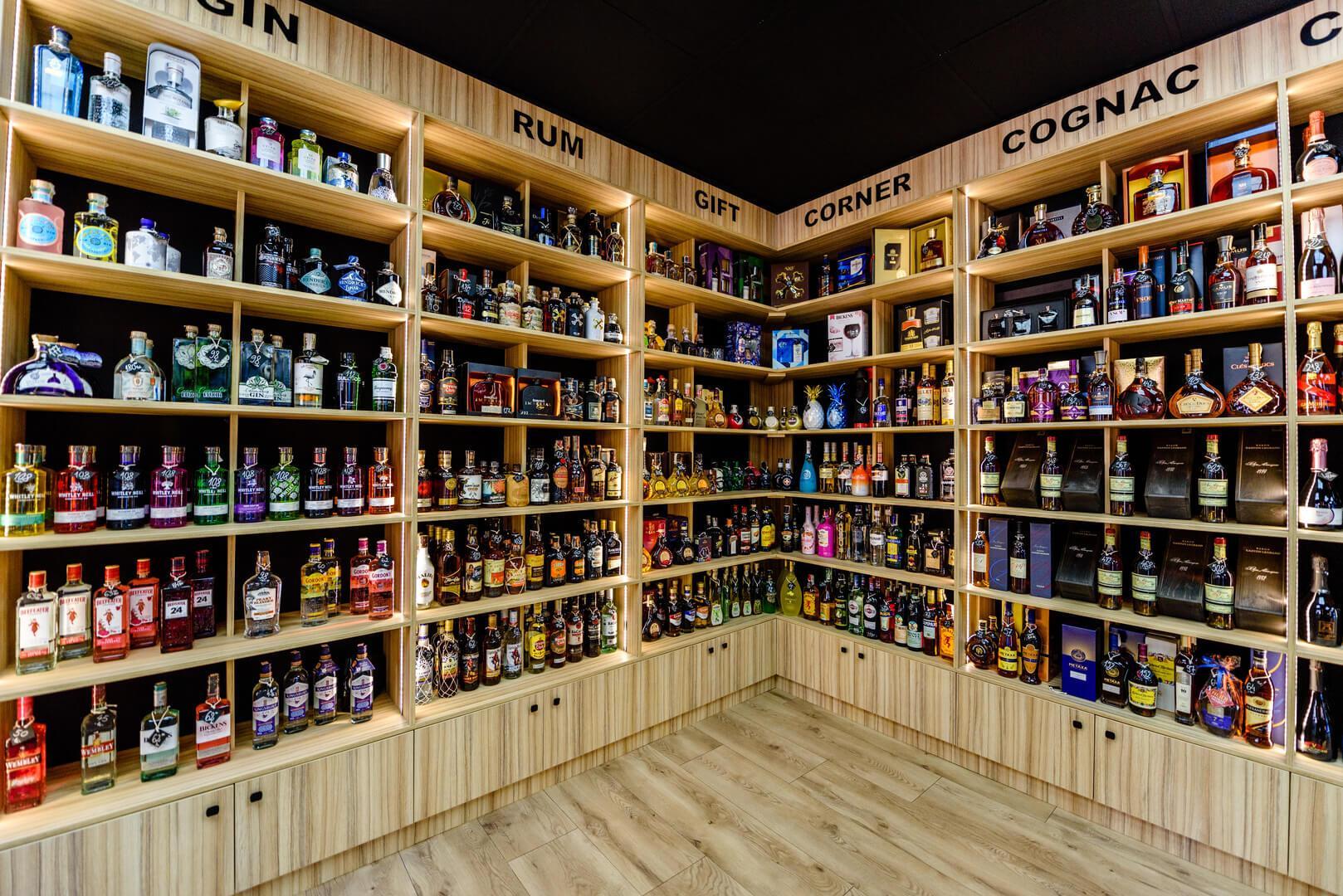 Interior Prăvălia cu Licori
